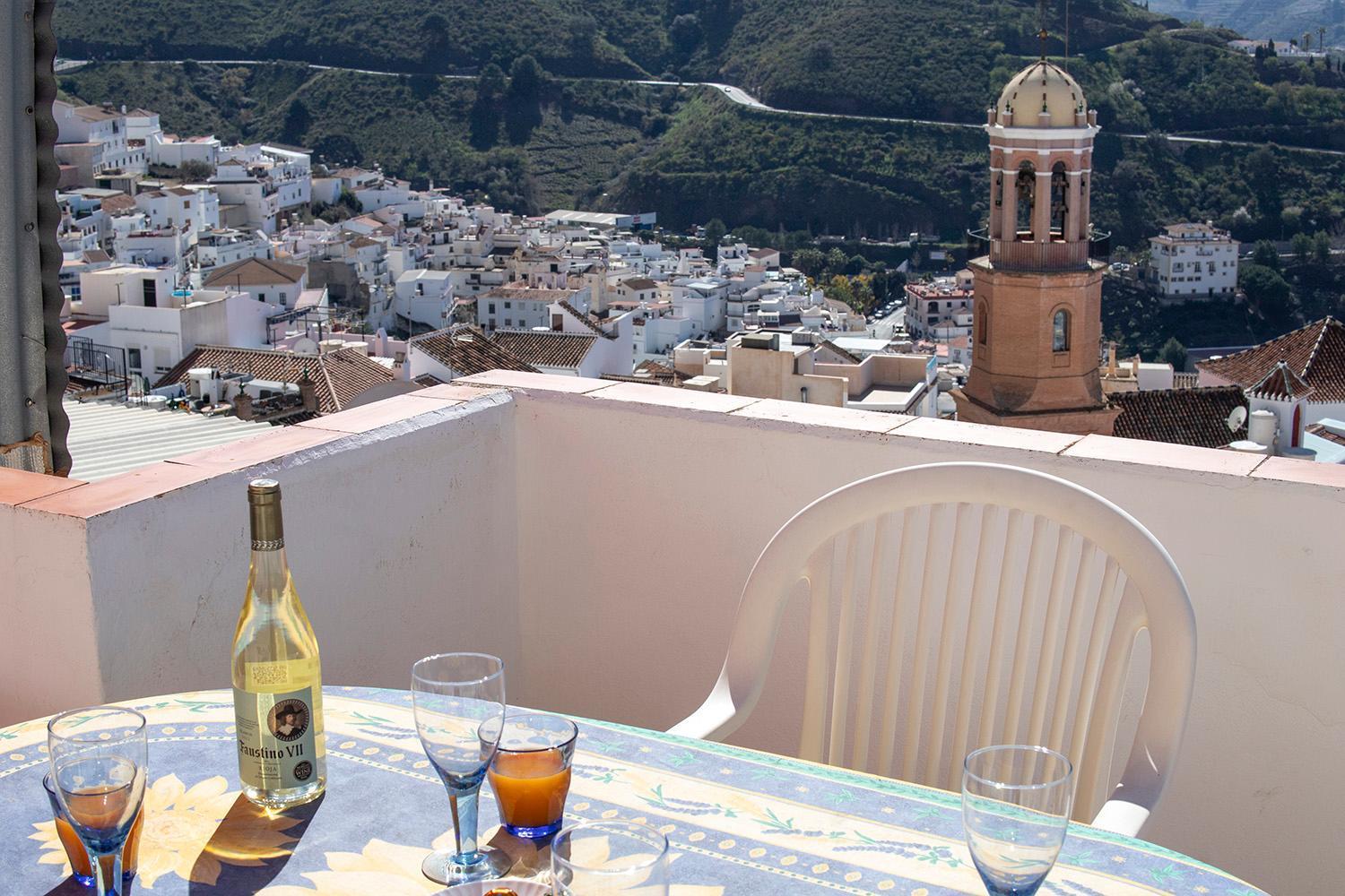 Casa Marlo, Spacious House In The Lively Centre Of Competa Villa Buitenkant foto