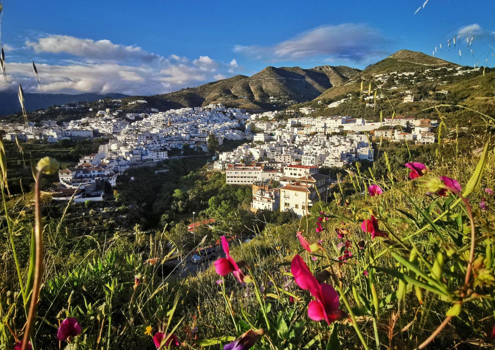 Casa Marlo, Spacious House In The Lively Centre Of Competa Villa Buitenkant foto